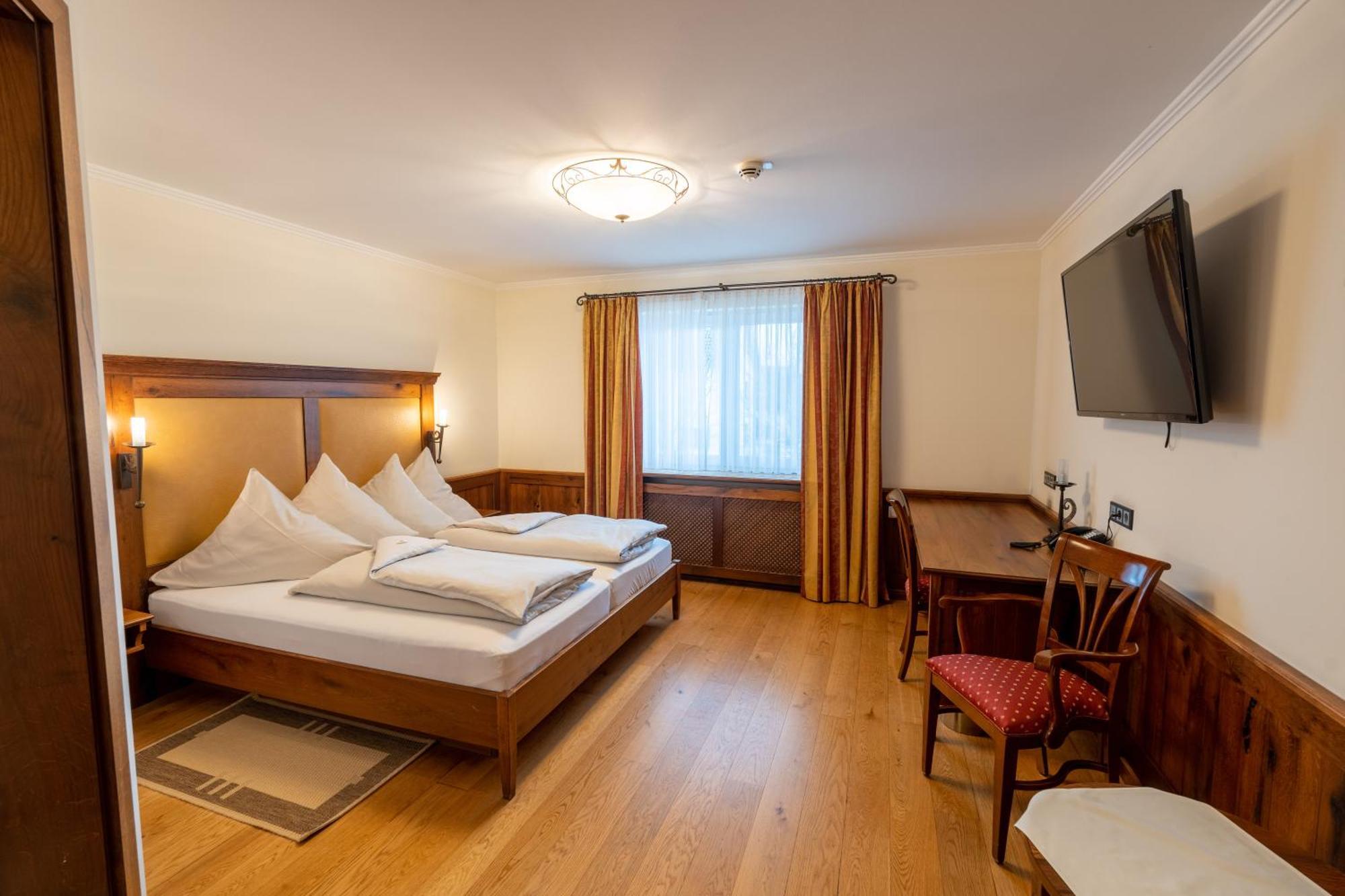 Hotel Hirsch Ной-Улм Екстериор снимка
