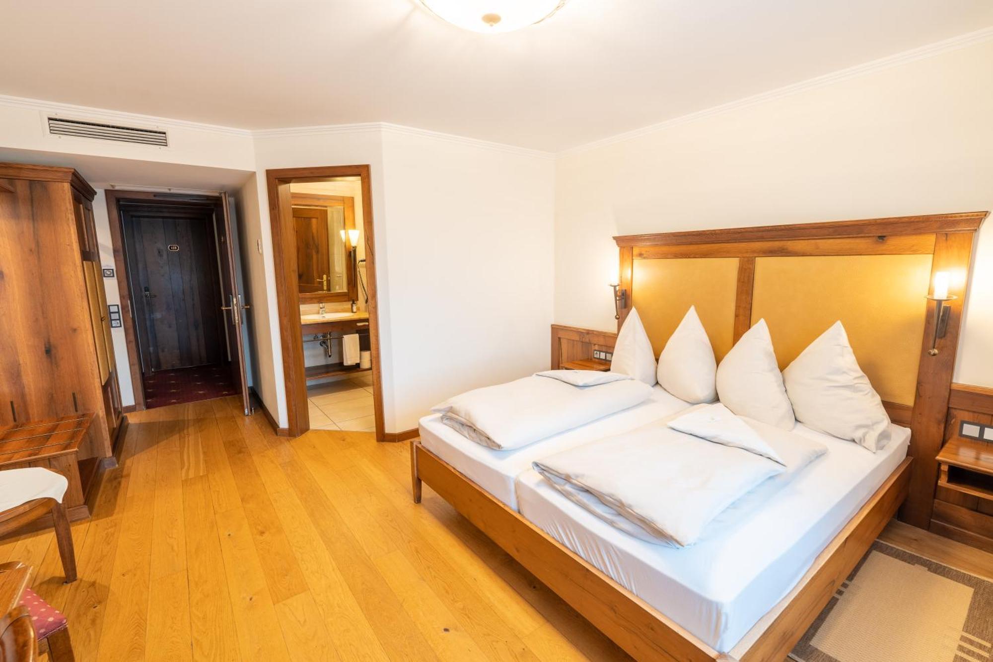 Hotel Hirsch Ной-Улм Екстериор снимка