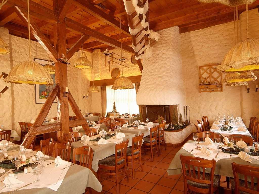 Hotel Hirsch Ной-Улм Ресторант снимка
